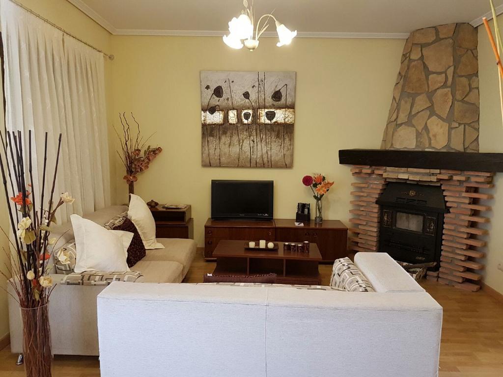 Casa Rural Claudia อัลบาร์ราซิน ภายนอก รูปภาพ