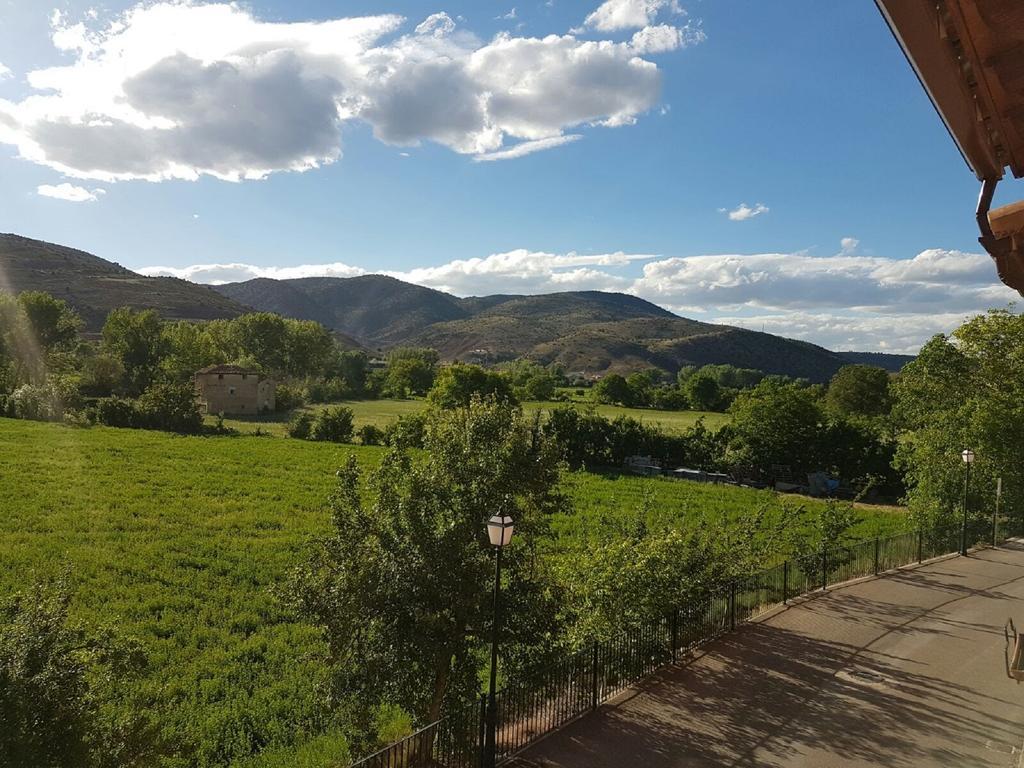 Casa Rural Claudia อัลบาร์ราซิน ภายนอก รูปภาพ